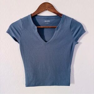 Hollister Women's Short Sleeve Blue Tee Size XS V-Neck